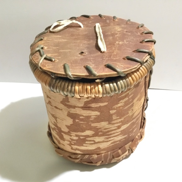 Vintage handmade Birch Bark Basket container with lid - Picture 2 of 8